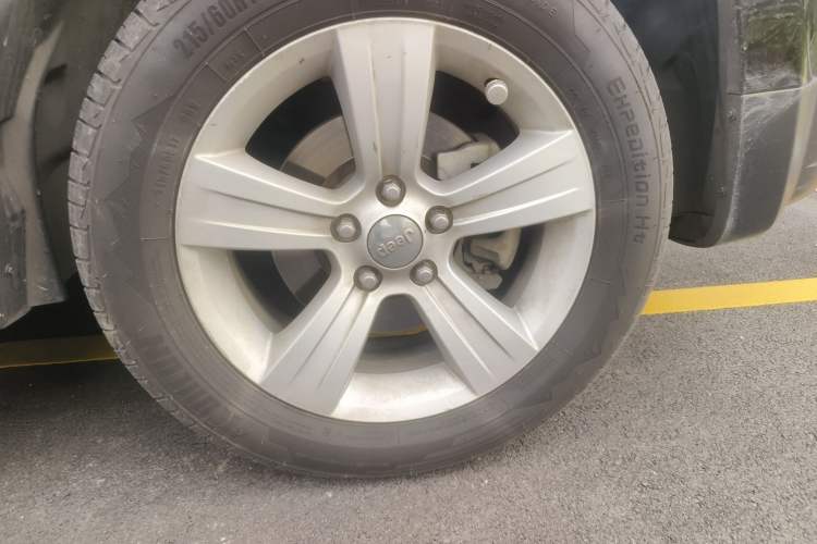 Used Jeep Patriot 2014 2.4L Sport Edition Right Front Wheel Hub