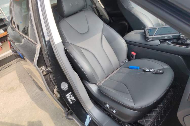 Used Hongqi E-QM5 2022 431 km Charge & Enjoy Edition
