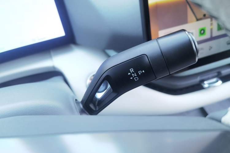 Used Lynk & Co 06 EM-P 2023 EM-P 126 Long-Range Halo Gear Lever