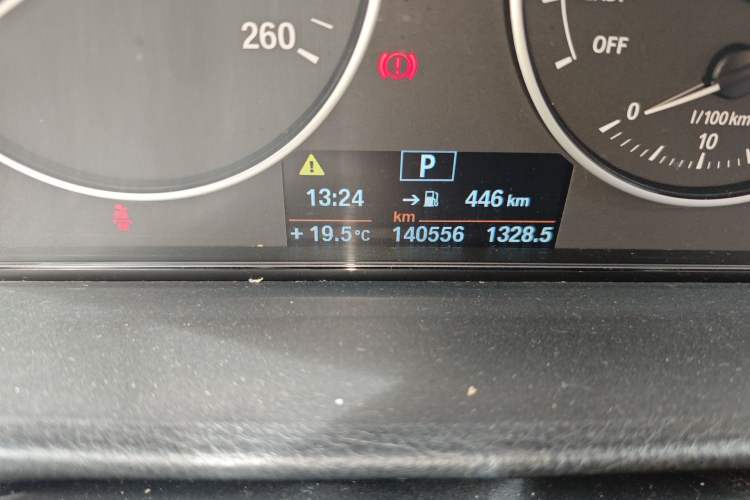 Used BMW 3 Series 2013 320Li Fashion Model Odometer Close Up