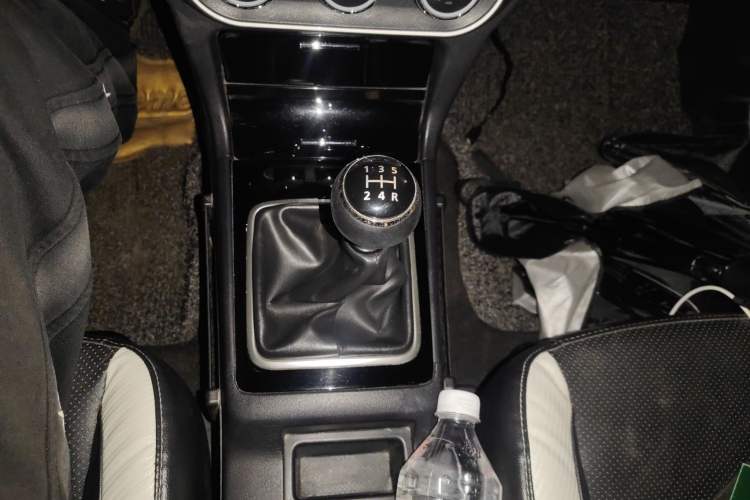 Used Mitsubishi Lancer EX 2016 1.8L Manual Black-and-White Retro Edition