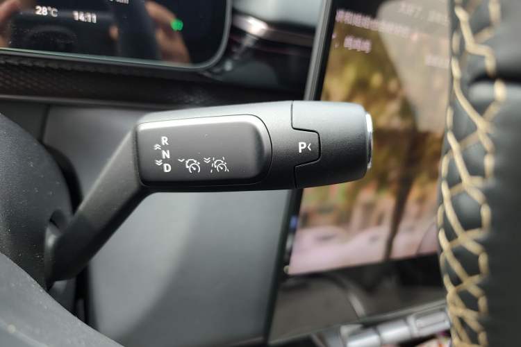 Used Zeekr 7X 2025 100 kWh Long-Range Rear-Wheel Drive with Intelligent Driving Features Gear Lever