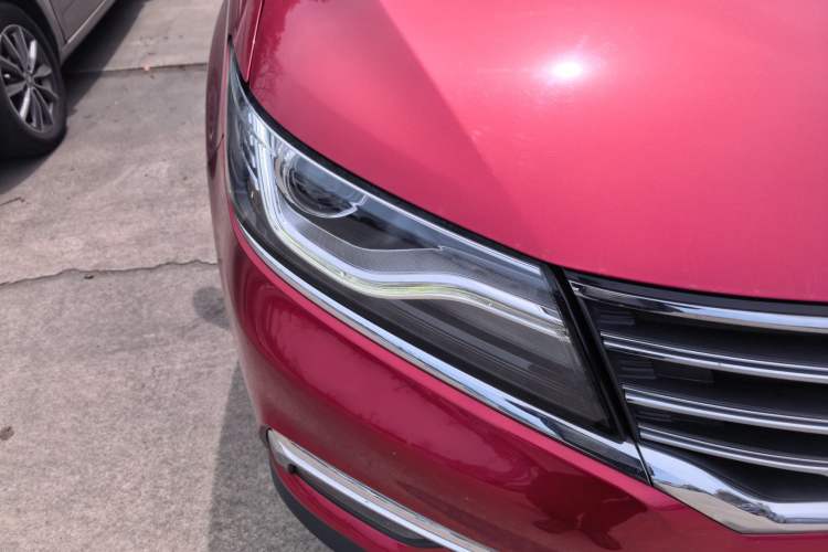 Used Roewe RX5 2016 20T Two-Wheel Drive Automatic Internet Smart Edition Right Front Headlight