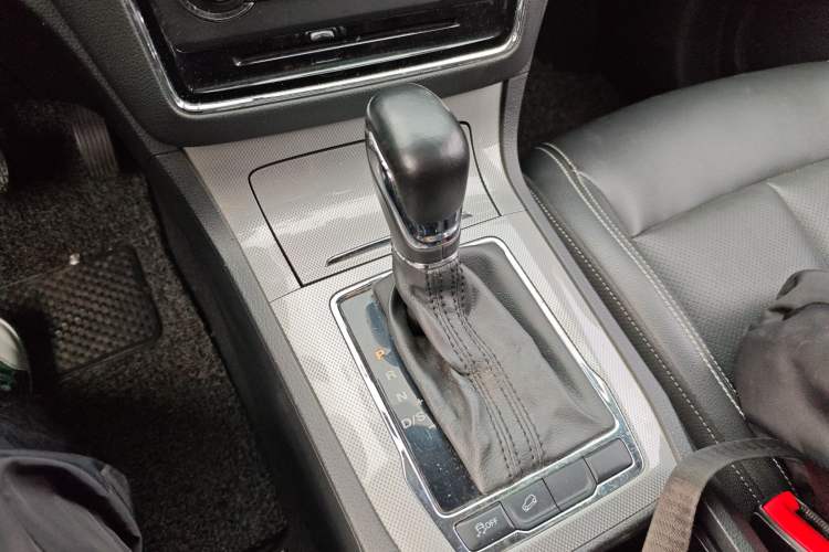 Used Roewe RX5 2016 20T Two-Wheel Drive Automatic Flagship Edition Gear Lever