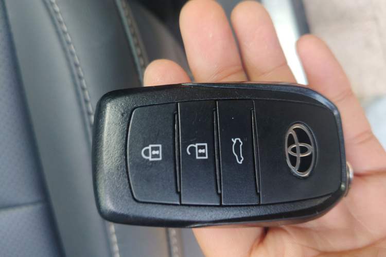 Used Toyota Camry 2024 Dual-Motor 2.0 HGVP Luxury Edition
