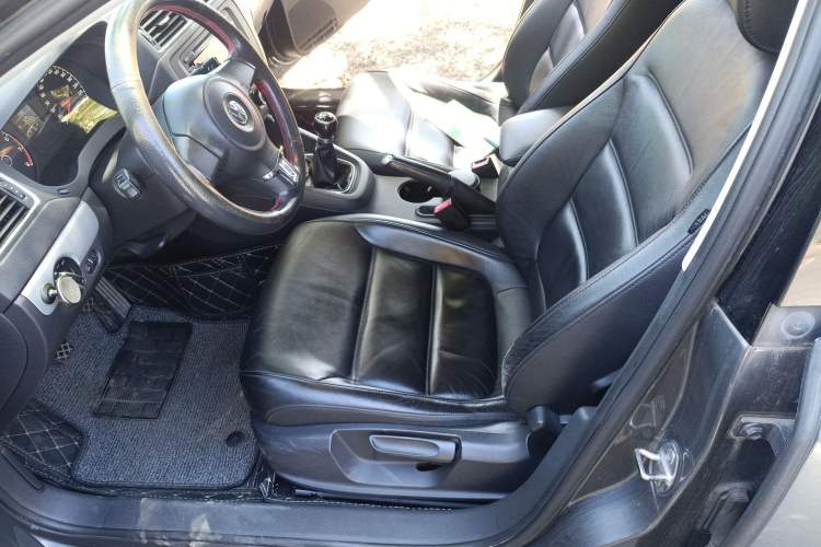 Used Volkswagen Sagitar 2012 1.6L Manual Comfort Model Left Front Seat