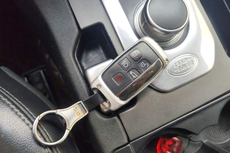 Used Land Rover Discovery 2016 3.0 SC Obsidian Black Heritage Edition SE
