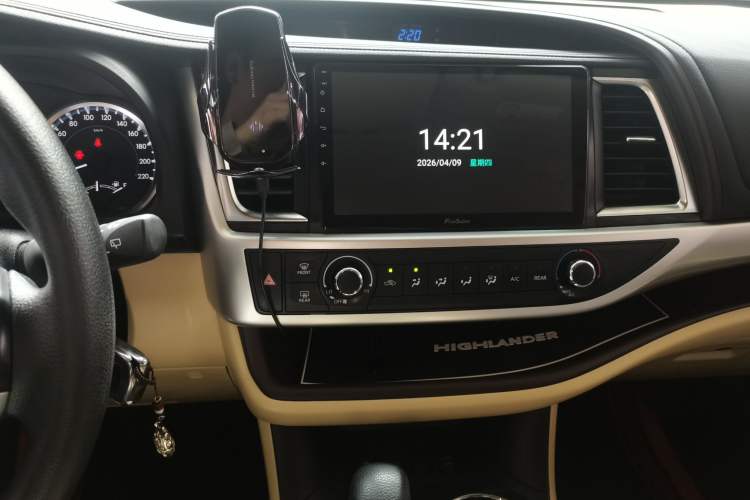 Used Toyota Highlander 2021 2.0T Four-Wheel Drive Elite Edition 7-Seater Audio And AC Panel