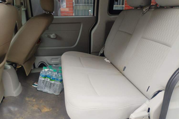 Used Jinbei New Hiace S 2023 1.5L Wealth Edition Passenger Van 5/6/7-Seater Central Air Conditioning Version SWC15M Left Rear Seat