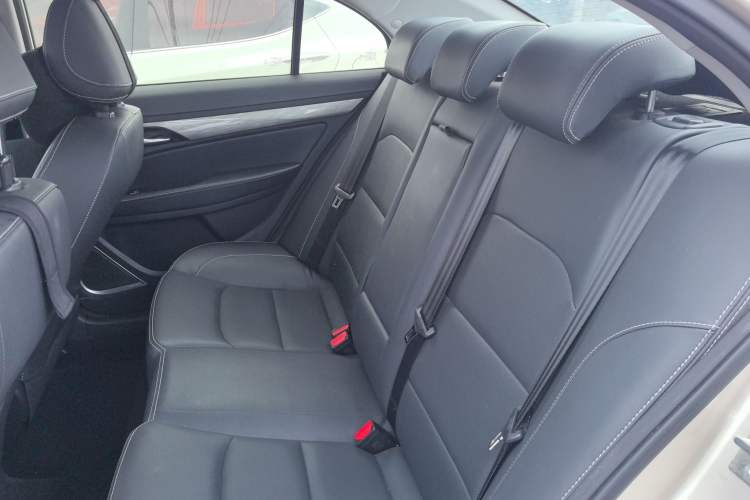 Used Geely Auto Emgrand 2019 Leading Edition 1.5L Manual Luxury Model China VI Standard
