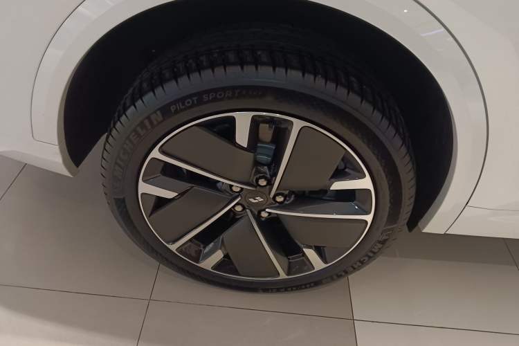 Used Li Auto L8 2025 Ultra Smart Refreshed Edition