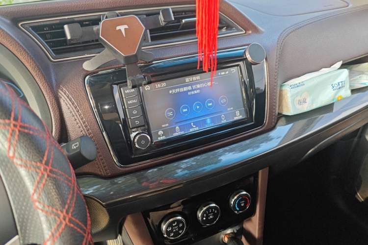 Used Venucia M50V 2017 1.6L XL CVT Luxury Edition
