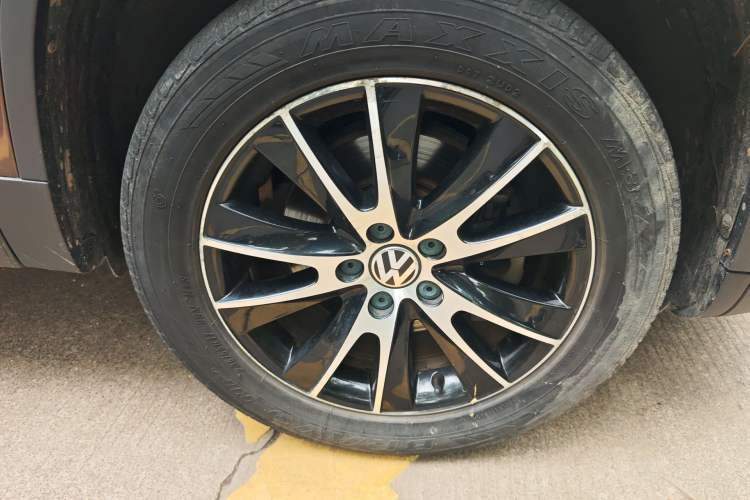 Used Volkswagen Tiguan 2016 300TSI Automatic All-Wheel Drive Luxury Edition Right Front Wheel Hub