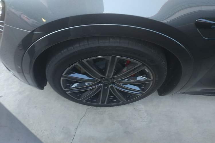 Used Hima Luxeed R7 2024 All-Electric 736 km Ultra