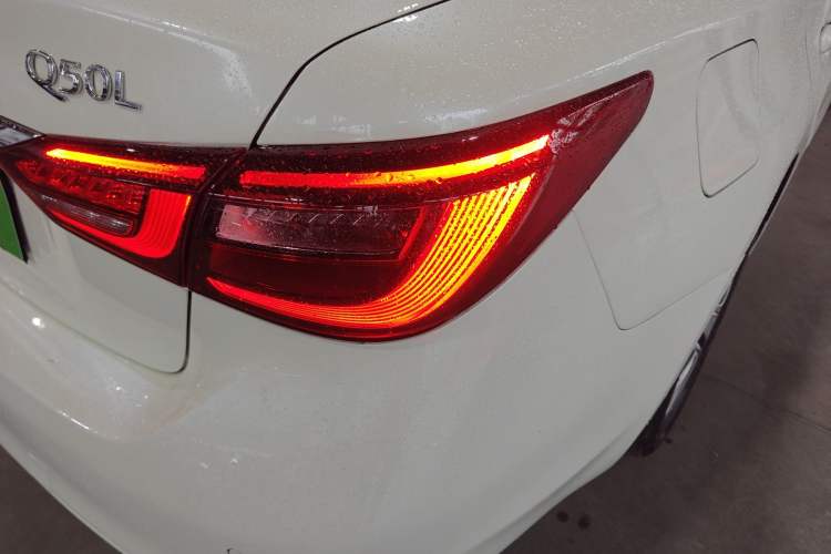 Used Infiniti Q50L 2018 2.0T Enjoyment Version China VI Standard Exterior 3