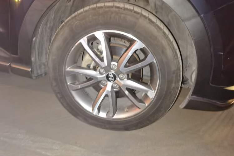 Used Hyundai Santa Fe Classic 2013 Facelift 3.0L 4x4 Comfort Edition Euro IV Right Front Wheel Hub