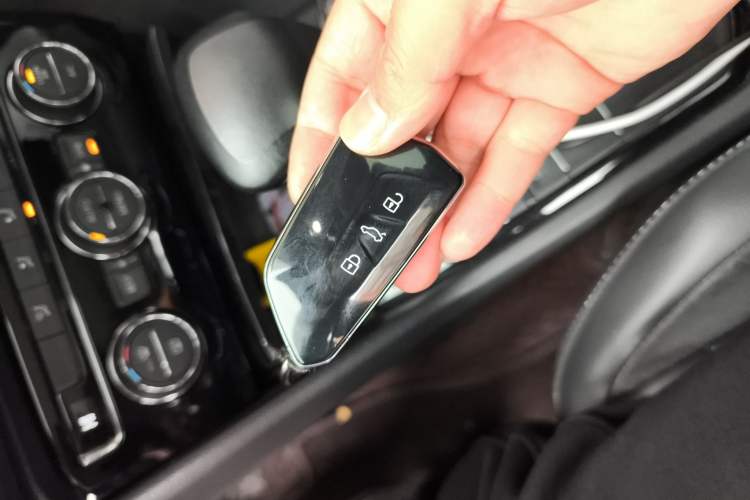 Used Volkswagen Tiguan L 2021 280TSI Automatic Two-Wheel Drive Smart Edition
