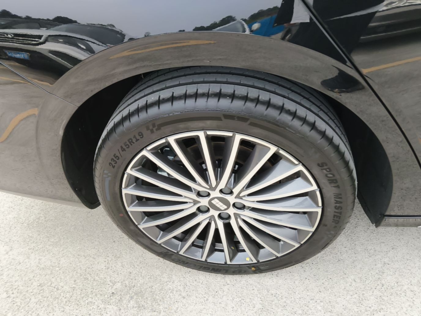 Geely Galaxy Starlight 7 2026 220km Four-Wheel-Drive Exploration+ Edition — снимка 11