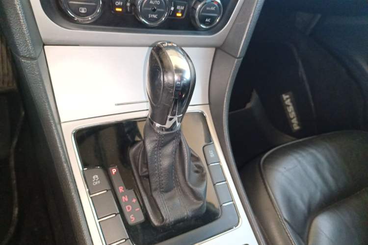 Used Volkswagen Passat 2014 1.8TSI DSG Prestige Navigation Edition Gear Lever