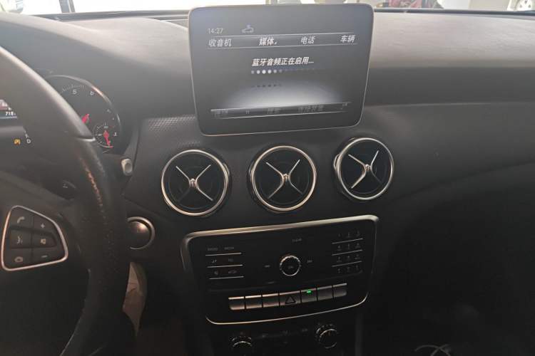 Used Mercedes-Benz GLA 2018 GLA 200 Sport Edition Audio And AC Panel