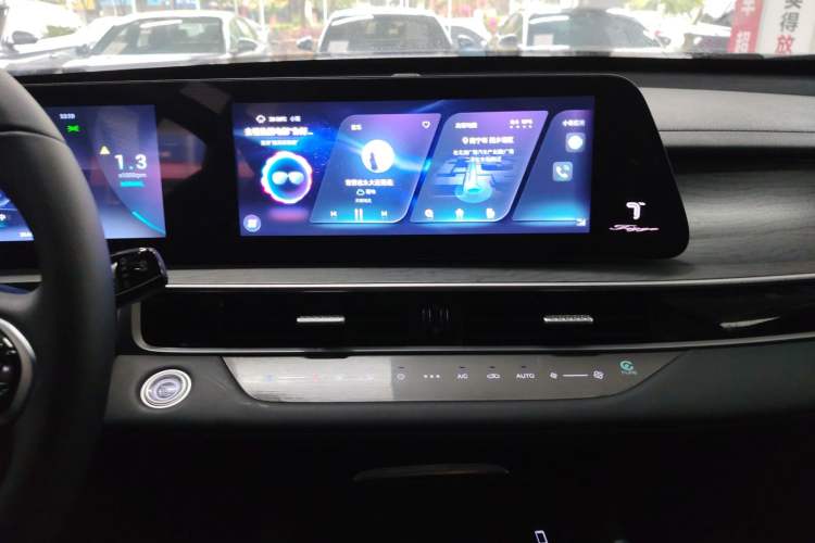 Used Chery Tiggo 8 PRO 2022 290T Two-Wheel Drive Sky Dome Edition 7 Seats Audio And AC Panel