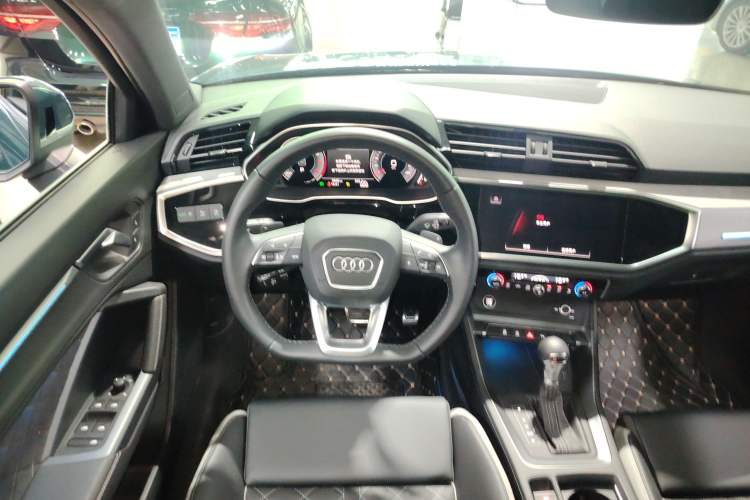 Used Audi Q3 2024 35 TFSI Fashion Dynamic Edition
