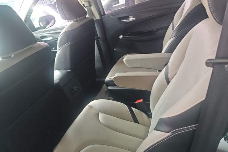 Used Baojun 730 2019 1.5T Manual Fashion Model 7 Seats China V
