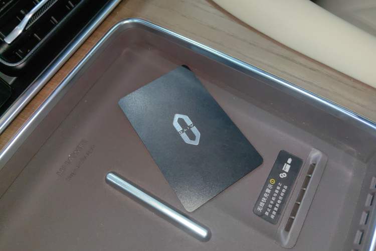 Used Hima AITO M9 2025 Extended-Range Ultra Version 52 kWh 6-Seater Interior 1