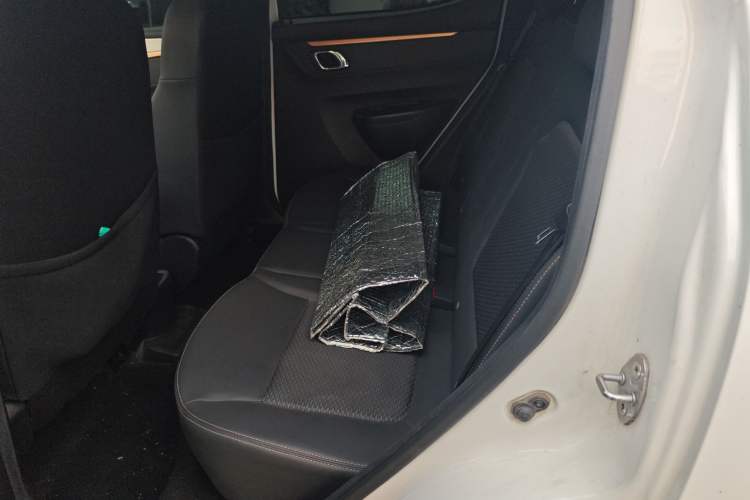 Used Dongfeng NAMMI BOX 2022 Revised Light Wind Edition 201 km Standard Version
