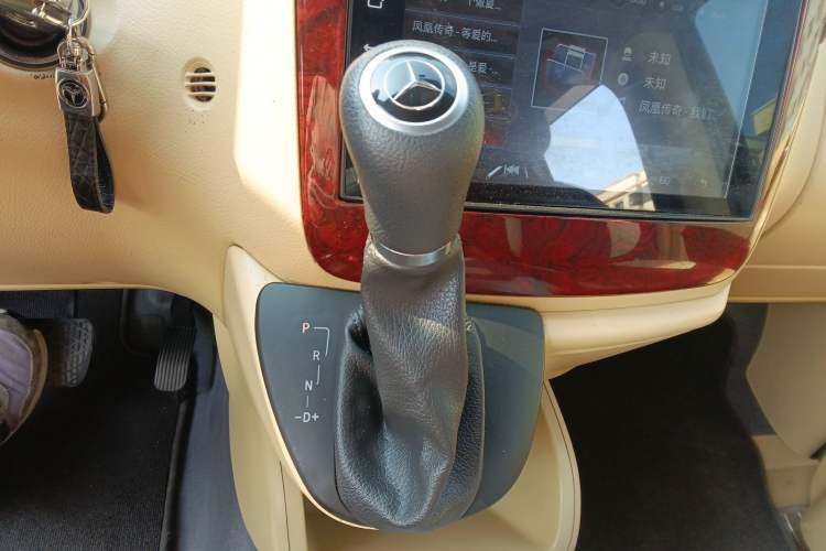 Used Mercedes-Benz Vito 2013 3.0L Elite Edition Gear Lever