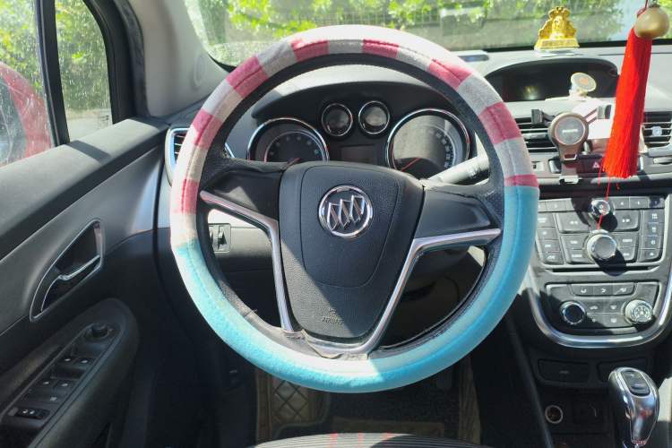 Used Buick Encore 2015 1.4T Automatic Two-Wheel Drive Urban Elite Version Steering Wheel