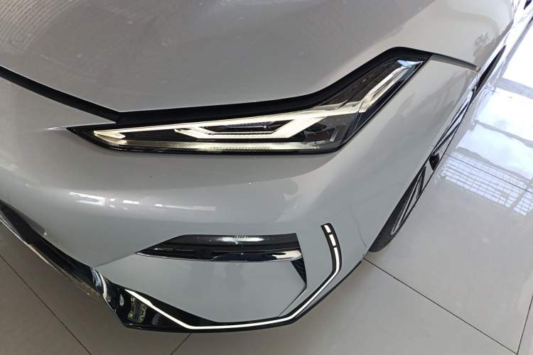 Used Geely Galaxy E8 2024 665 km Range Rear-Drive Starship Long-Range Version
