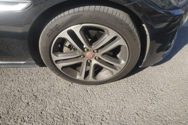 Used Jaguar XEL 2024 2.0T 250 PS R-DYNAMIC S Advanced Sport Edition Right Front Wheel Hub