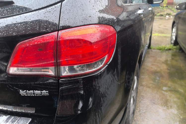 Used Haval H6 2016 Upgraded Model 1.5T Manual Two-Wheel Drive Elite Version Right Rear Taillight