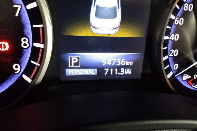 Used Infiniti Q50 2014 3.7L Luxury Sport Edition Odometer Close Up