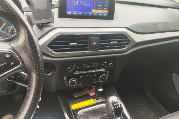 Used Dongfeng Fengon S560 2018 1.8L Manual Urban Model 7 Seats