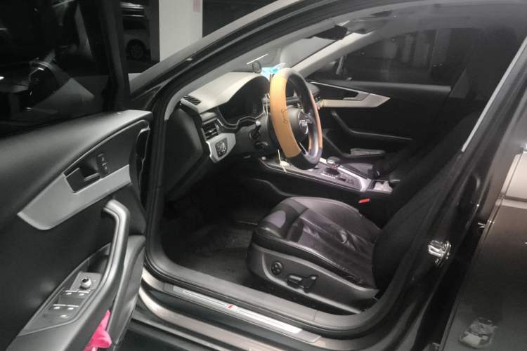 Used Audi A4L 2018 30th Anniversary Edition 40 TFSI Fashion Model
