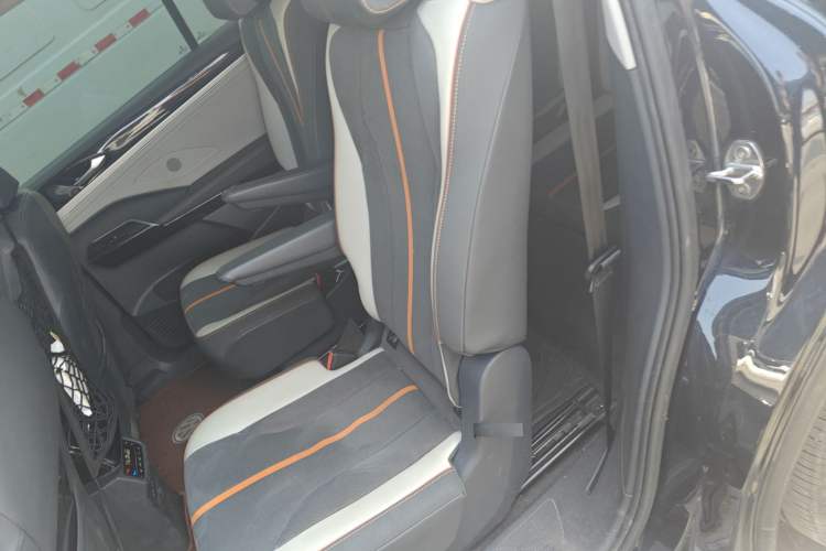 Used Volkswagen ID.6 CROZZ 2022 High-Performance PRIME Edition Left Rear Seat