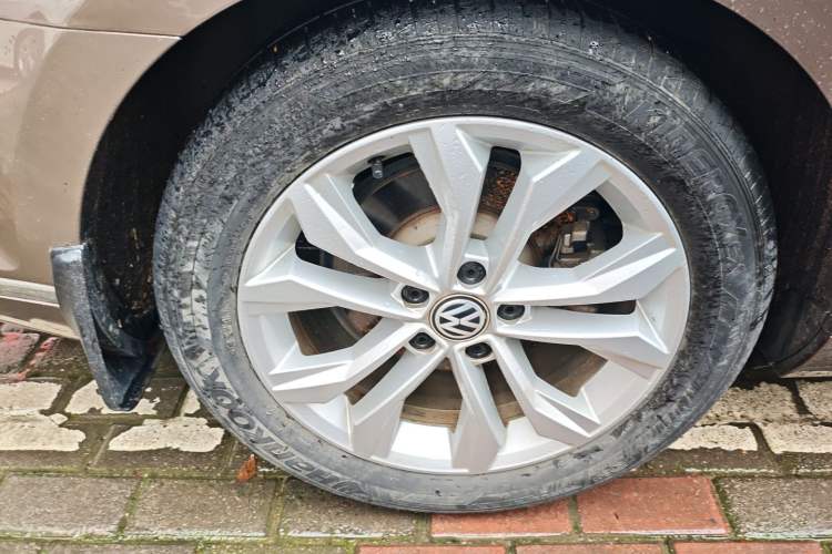 Used Volkswagen Magotan 2018 Facelift 330TSI DSG Luxury Model Right Rear Wheel Hub