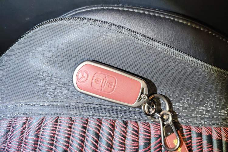 Used Mazda CX-4 2018 2.0L Automatic Two-Wheel Drive Blue Sky Exploration Version China V Standard Vehicle Key