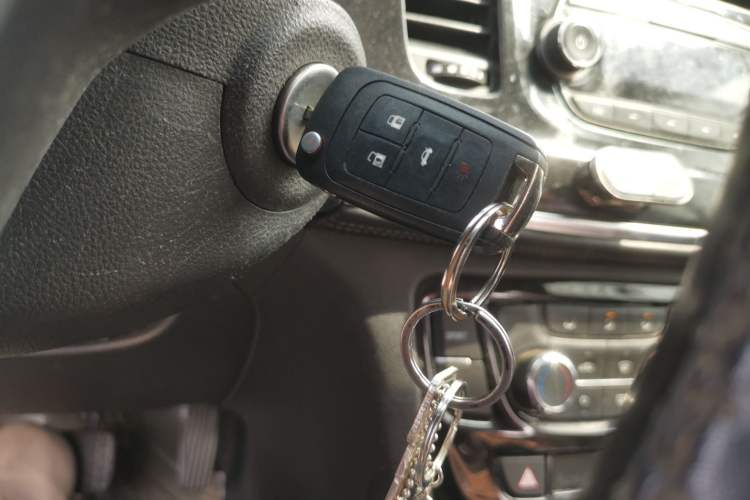 Used Buick Encore 2015 1.4T Automatic Two-Wheel Drive Urban Elite Version Interior 1