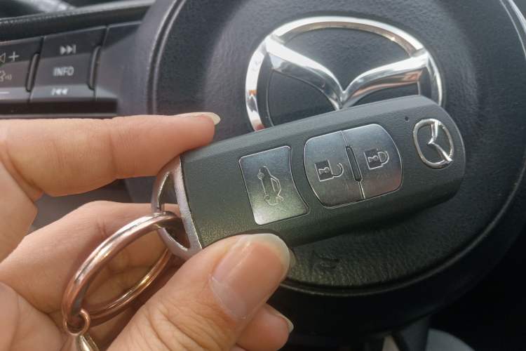 Used Mazda 3 Axela 2017 Sedan 1.5L Automatic Luxury Model Emission Standard China V Vehicle Key