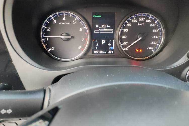 Used Mitsubishi Outlander 2019 2.0L Two-Wheel Drive Comfort Edition 5 Seats China V Standard Odometer Close Up