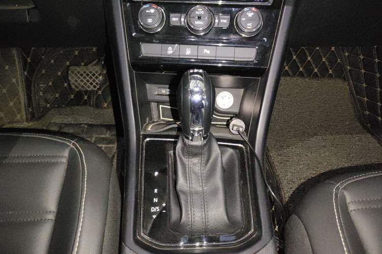 Used Volkswagen Touran 2018 Volkswagen Touran L 280TSI DSG Comfort Edition 7 Seats China V Emission Standard Gear Lever