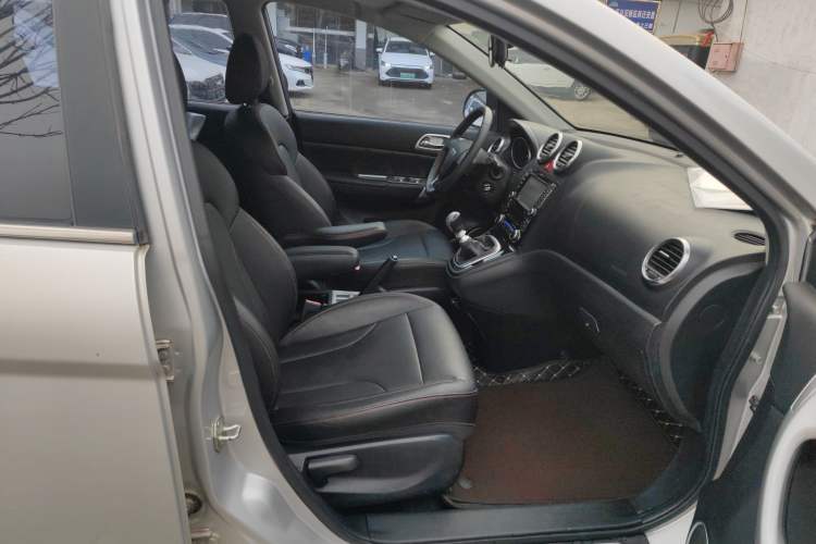 Used Haval H6 2015 Upgraded Model 1.5T Manual Two-Wheel Drive Elite Version