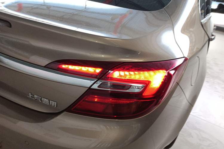 Used Buick Regal 2015 2.0L Elite Fashion Edition Right Rear Taillight