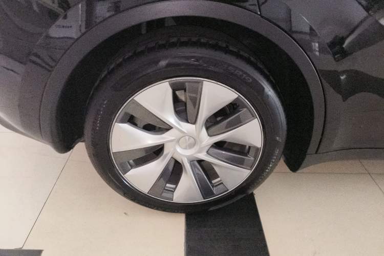 Used Tesla Model Y 2022 Long-Range All-Wheel-Drive Version
