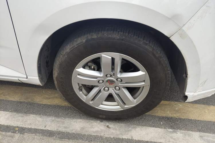 Used Wuling Hongguang PLUS 2020 1.5L Manual Comfort 7-Seater Right Front Wheel Hub