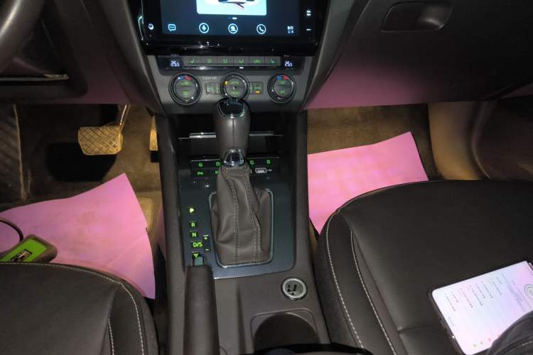 Used Skoda Octavia 2019 TSI280 DSG Flagship Wagon China VI Standard Gear Lever