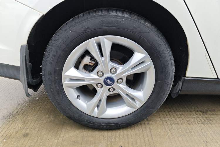 Used Ford Focus 2012 Sedan 1.6L Automatic Fashion Edition
